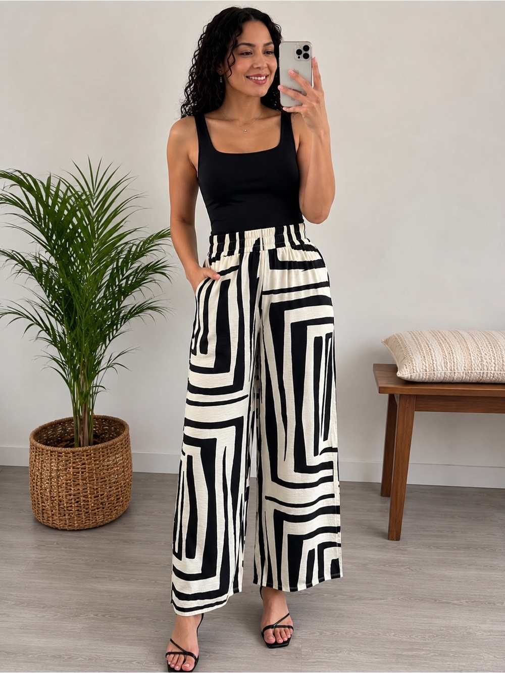 New Mix Black & White Geometric Wide Leg Pants Size Medium NWT